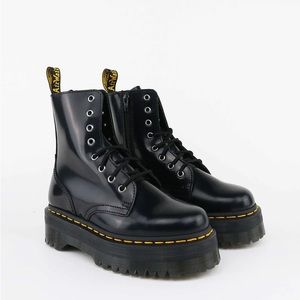 DR. MARTENS
DR. MARTENS ANKLE BOOTS